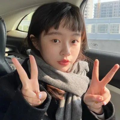 窗户边有人